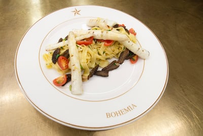 Tagliatelle mit weissem Spargel und Morcheln