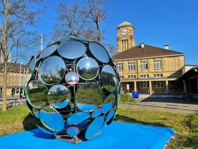 Die Spiegelkugel am Badischen Bahnhof